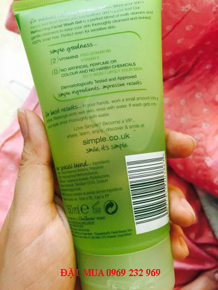 Simple-Kind-To-Skin-Refreshing-Facial-Wash-Gel-1
