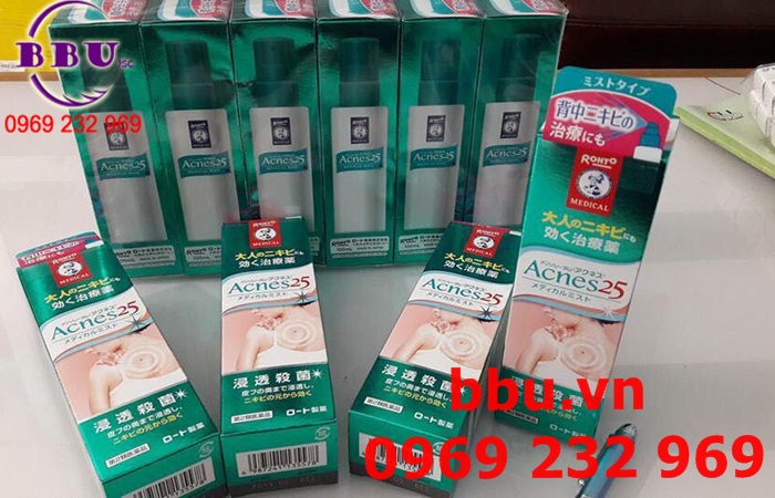Xịt Trị Mụn Lưng Rohto Acnes 100ml