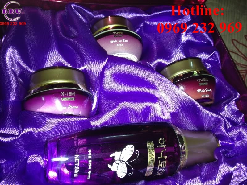 Bộ mỹ phẩm trắng da chống lão hóa Aqua Wrinkle Hàn Quốc (5 in 1)