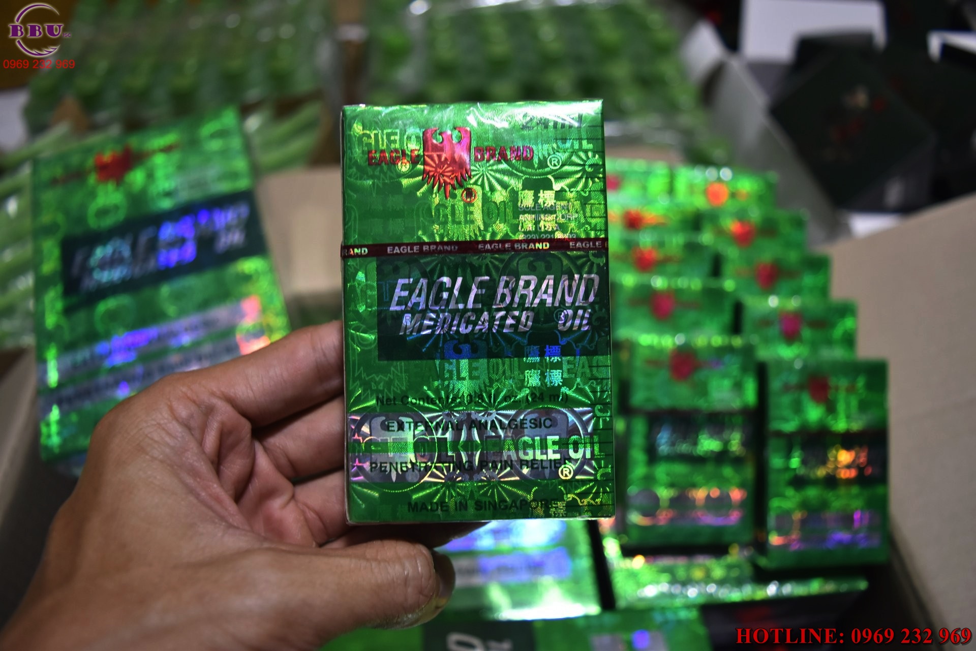 Dầu gió xanh con ó eagle brand medicated oil